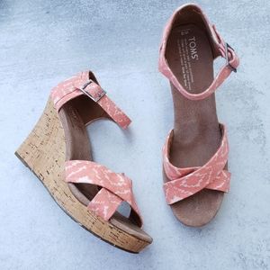 Toms Cork Wedge Sandals Size 7.5 Coral Platform Open Toe Ankle Strap
